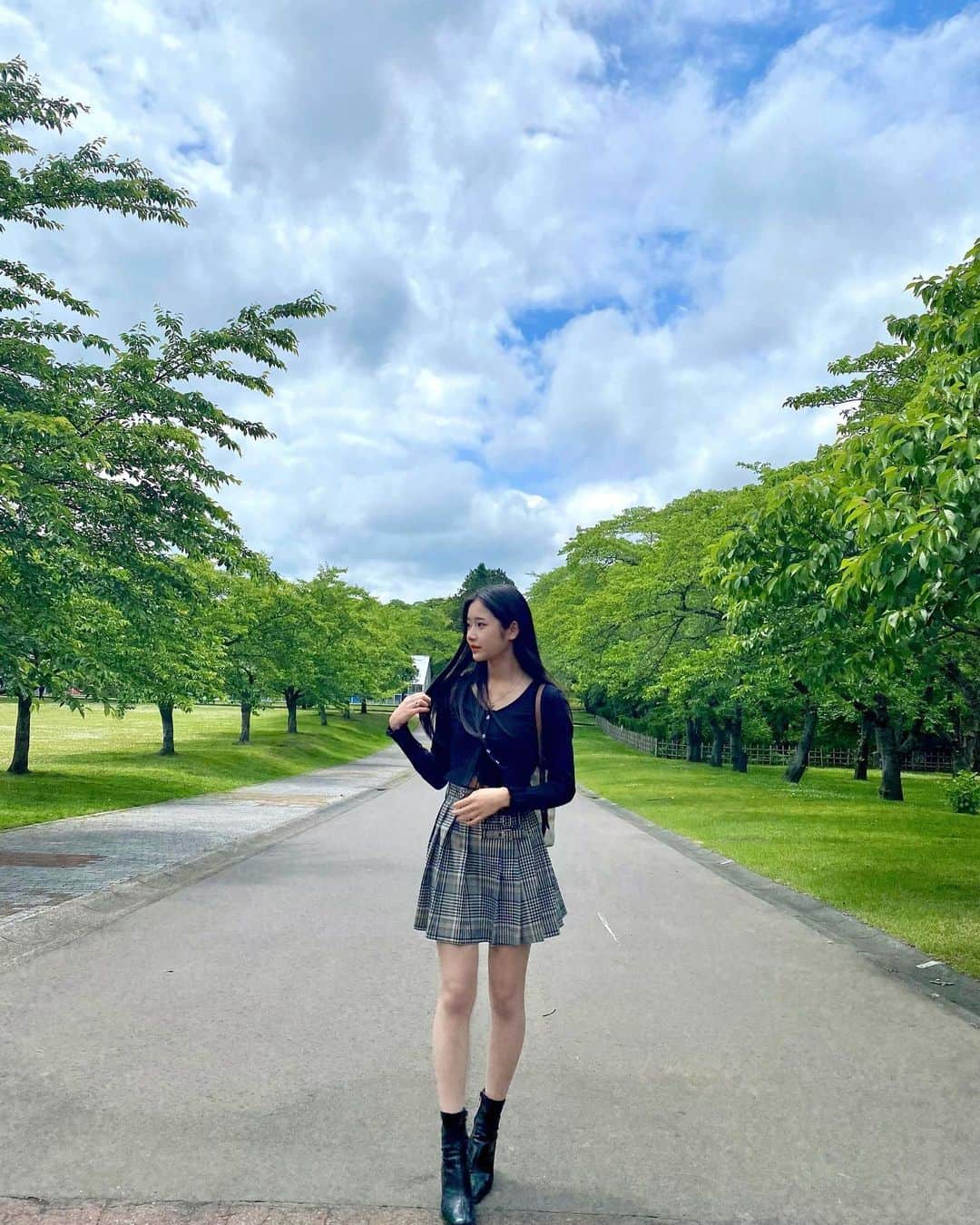のインスタグラム：「‪‪⸜♡⸝‍‬  16歳最後の投稿です~‪ꪔ̤̮ 最近過ごしやすい気温になって外が気持ちですね❤︎  #jk2 #sjk #天翔天音 #fashion #ootd #teen #05 #asiangirls」