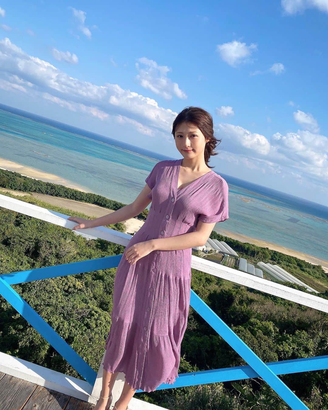 のインスタグラム：「週刊ヤングマガジンさん 本日発売です！！👒❤︎  表紙.巻頭をさせていただいてます🌺  ぜひ見つけてゲットしてください☺️」