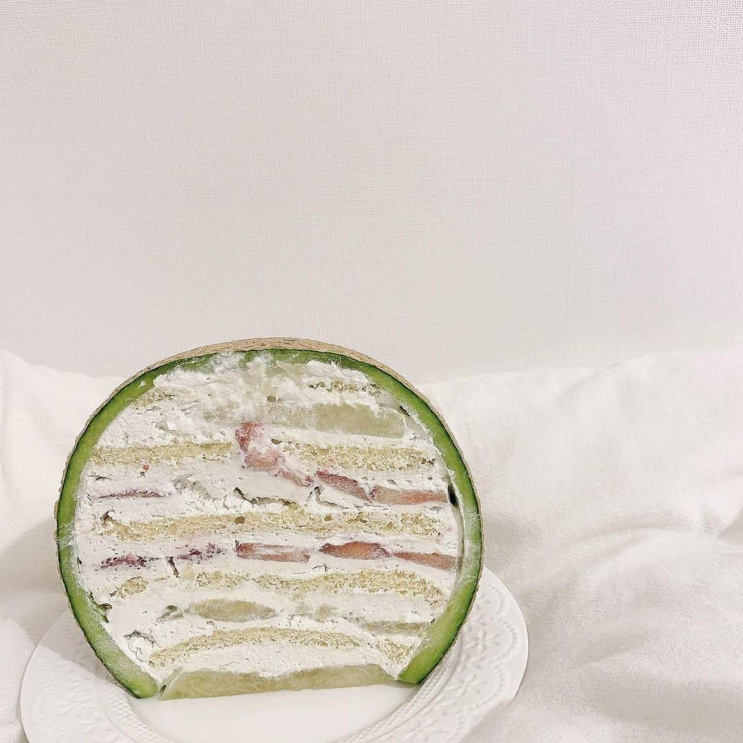 大盛真歩さんのインスタグラム写真 - (大盛真歩Instagram)「🍈🎂  メロンケーキめっちゃ美味しかった︎︎︎︎︎☺︎  ちなみに今日は私のハイキューの推し菅原孝支さんのお誕生日です！！  ぱちぱち👏🏻🤍   #ケーキ  #メロン  #美味しい  #可愛い  #インスタ映え  #オシャレ  #ハイキュー  #ハイキュー‼︎ #菅原孝支生誕祭2020  #菅原孝支  #推し  #誕生日  #おめでとう  #instagood  #cake  #melon  #sweets  #likeforlikes  #eat  #followｍe」6月13日 22時22分 - maho_usagi