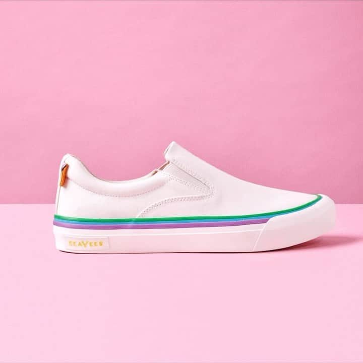 のインスタグラム：「Celebrate #pridemonth year-round with outsoles that POP in the SeaVees x Pacific Pride Foundation Hawthorne Slip On❤️ 💫  $5 from every pair sold will be donated in support of @pacificpridefdn’s mission to ensure a vibrant, thriving, and visible LGBTQ+ community and stop the spread of HIV. Link in bio to learn more about this special collab.」