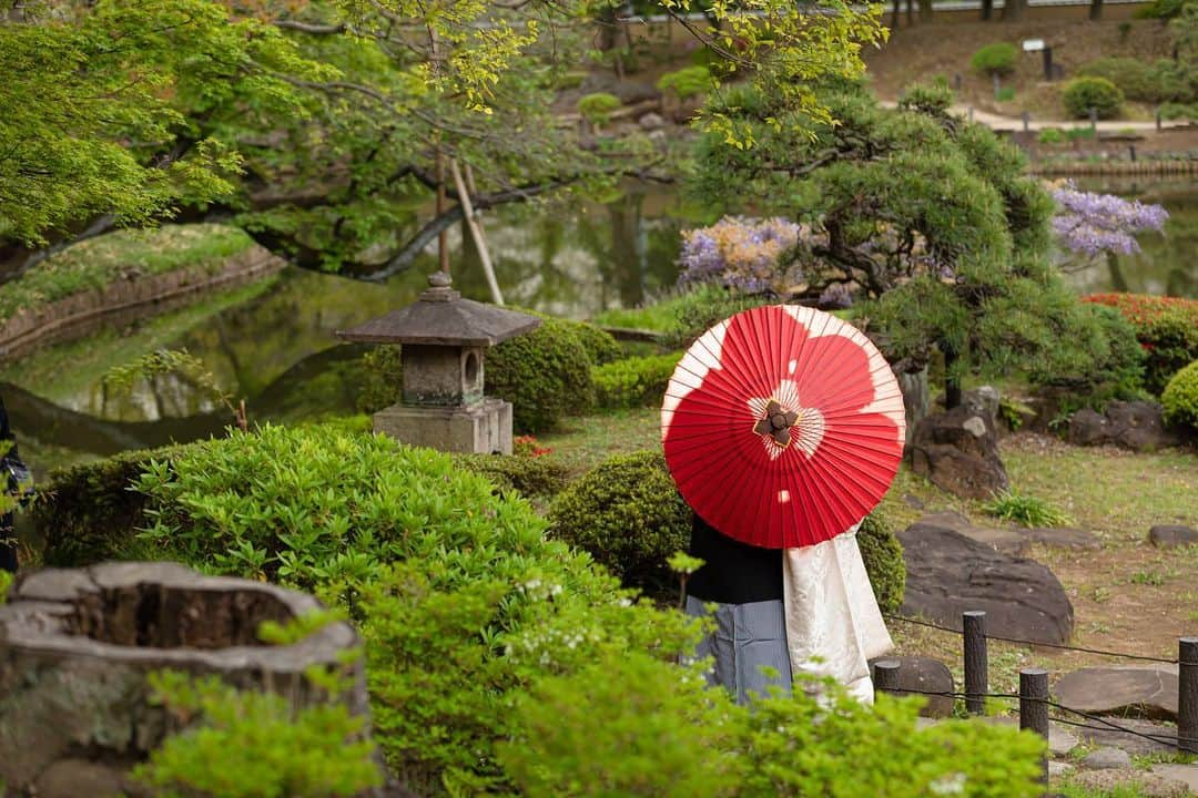 Photopla+（ フォトプラ ）さんのインスタグラム写真 - (Photopla+（ フォトプラ ）Instagram)「.  人気の肥後細川庭園で 和装ロケーション撮影  Webから撮影予約ができます！ @photopla_wedding  _________________________ @photopla_wedding をフォローして 『#フォトプラ花嫁』『#フォトプラ 』 のハッシュタグをつけて お写真の投稿をしてみてください♪ 公式IGで取り上げさせていただきます！ . #photopla #スタジオフォトパーク #studiophotopark  #フォトウエディング #wedding #weddingphotography  #ウエディングフォト#ウエディング #撮影指示書#スタジオフォト #前撮り#後撮り#結婚写真 #結婚準備#写真好きな人と繋かりたい  #プレ花嫁#ウエディング前撮り #結婚式準備#韓国フォト #韓国ウエディングフォト #2022春婚プレ花嫁 #2022秋婚プレ花嫁  #2023春婚プレ花嫁 #2023秋婚プレ花嫁  #和装前撮りポーズ #和装前撮りヘア  #和装前撮りアイテム #和装前撮りロケーション」6月14日 8時31分 - photopla_wedding