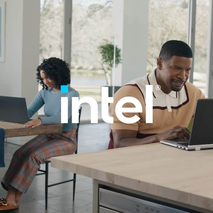 インテルのインスタグラム：「That moment when you realize a tech upgrade may be a good idea. @intel #Sponsored」