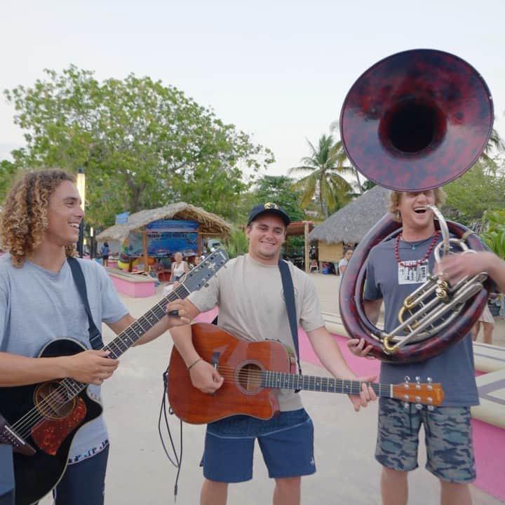ボディーグローブのインスタグラム：「Viva Mexico! Take a trip with the boys @nolanrapoza @instagrom and @noahishill down south 🇲🇽   // 🎥 : @aaronrathy //」
