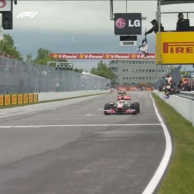 ジェンソン・バトンのインスタグラム：「What a lovely memory to have. 😊  See you in a couple of days Montreal, I’ll be doing punditry for @skysportsf1 and some fun stuff with @williamsracing   Repost from @f1 • Last lap... FOR THE LEAD! 🤯  Few races can live up to our 2011 trip to @f1gpcanada - who's ready to make more memories this weekend in Montreal?  #F1 #Formula1 #CanadianGP」