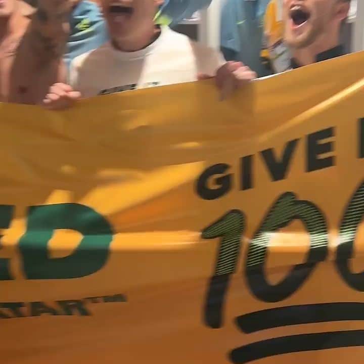 ジェイソン・デイビッドソンのインスタグラム：「Qatar here we come!!! So proud of the BOYS 💚💛」