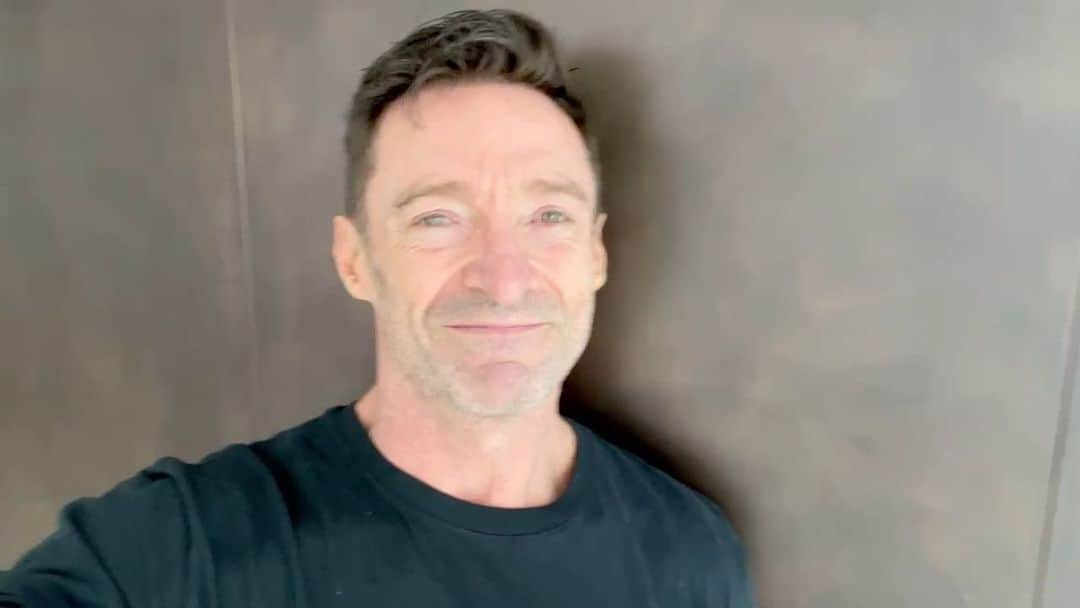 ヒュー・ジャックマンのインスタグラム：「I’ve frustratingly tested positive for Covid. Again. My standby, the amazingly talented @maxmclayton will step in for me. What’s most annoying is I don’t get to see him perform! I’ve said it before, and will say it a million times more … Maxi and all the standbys, swings  and understudies around the world, you are the true heroes of theater. You give life to the saying “the show must go on”. @suttonlenore @musicmanbway」