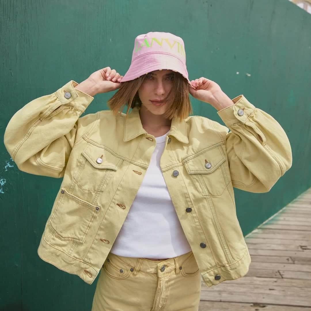 Bloomingdale'sのインスタグラム：「So. Flipping. Chic. ☀️ Which way would you wear this reversible bucket hat by @lanvinofficial?」