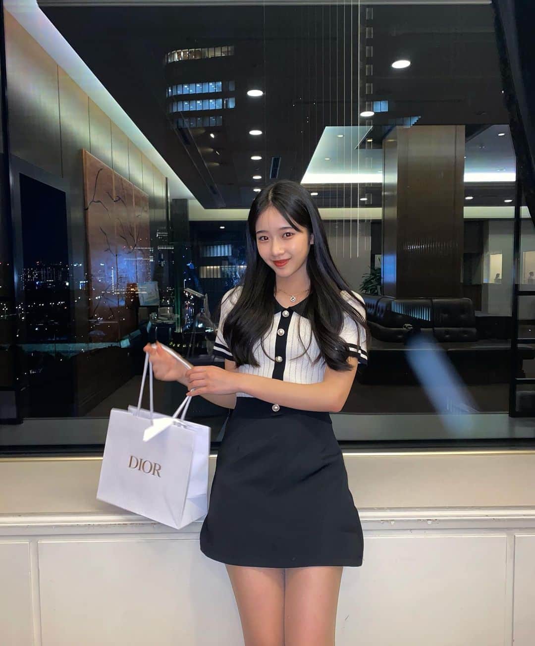 のインスタグラム：「‪𓂃 𓈒𓏸  17歳になりました。  華のセブンティーンです❤︎ いつも投稿に沢山のコメントをして下さり 心から嬉しいです。😽  今年は自分にとって新しい挑戦をして、  17歳の天音としてまた新しい姿を お見せできるように頑張ります。  楽しみにしていて下さい^ ^  いつも応援して下さる皆さんが大好きです❤︎  #17歳 #jk2 #sjk #天翔天音 #teen #birthday #ootd #05년생 #05 #amanetensho #생일 #seventeen」
