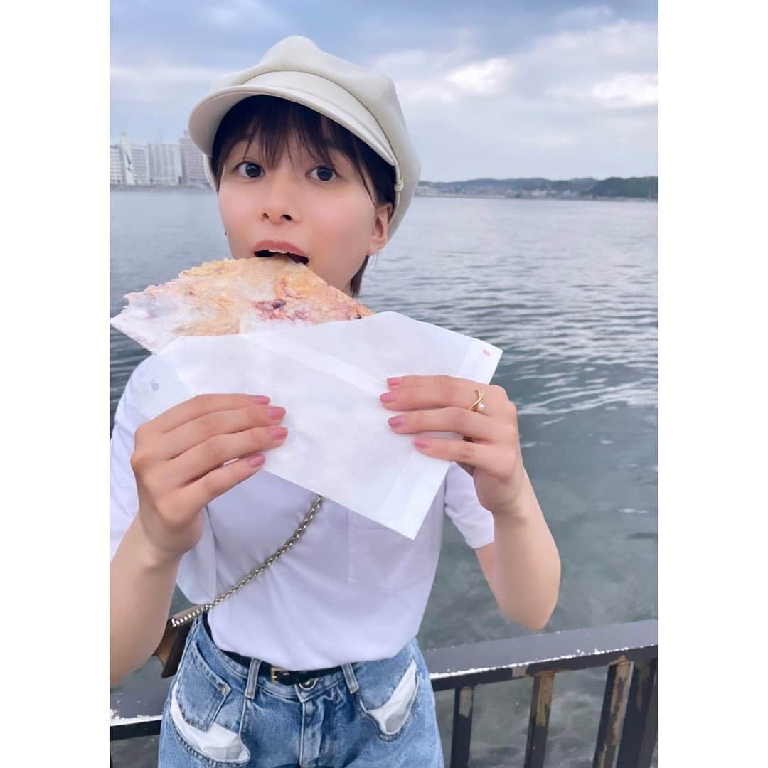 芳根京子のインスタグラム：「この前撮影終わりにマネージャーさんとたこせん食べた🫠美味しかった🫠  #芳根京子を置いておきます」