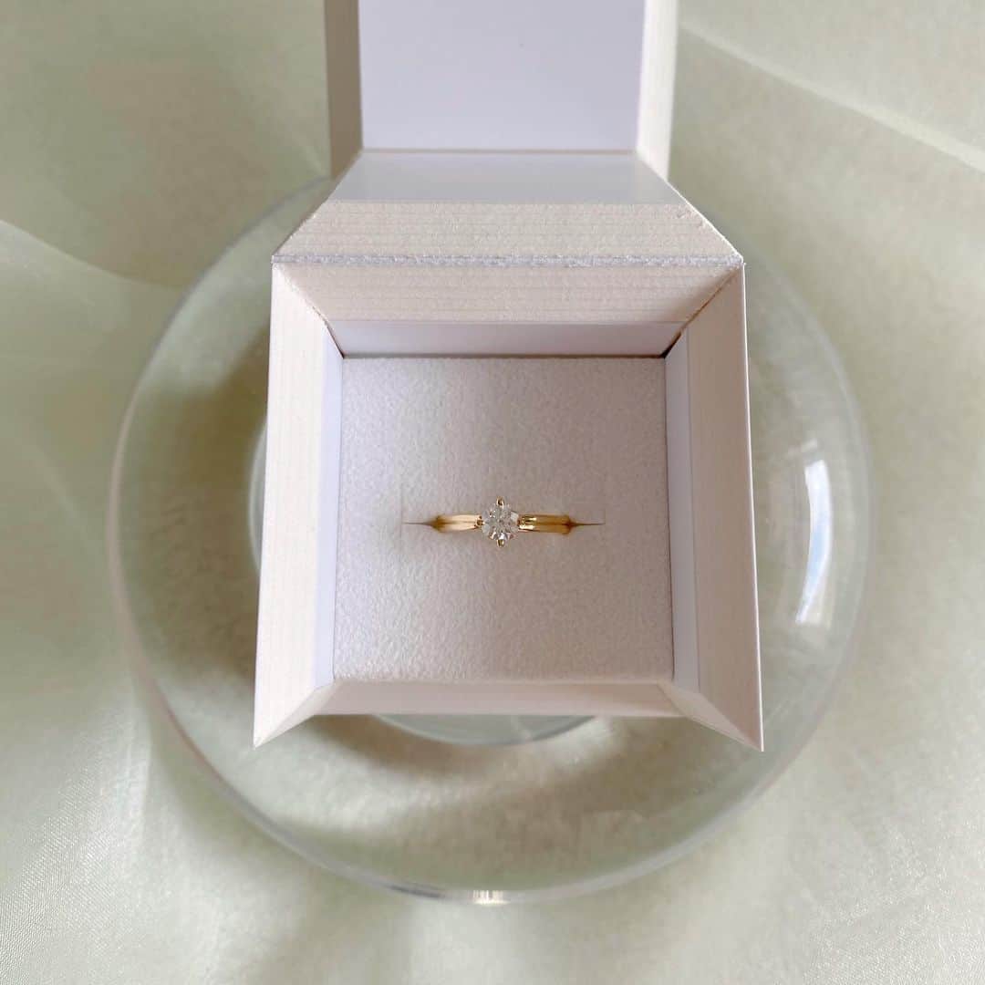 のインスタグラム：「♡  I Said Yes 💍🕊♡ ⁡ ⁡ ringが可愛くて沢山撮ってしまう🥺 ⁡ #婚約しました  #engagementring #shihara #shiharabridal #shiharaengagement #love #thankyou」