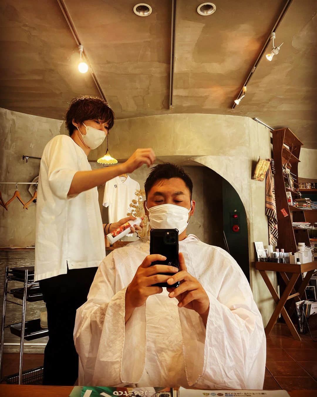 枡田慎太郎のインスタグラム：「髪切りますだ。  モテたいが一心。  あーモテたい。  笑  #仙台#宮城#東北#ありがとう#美容室」