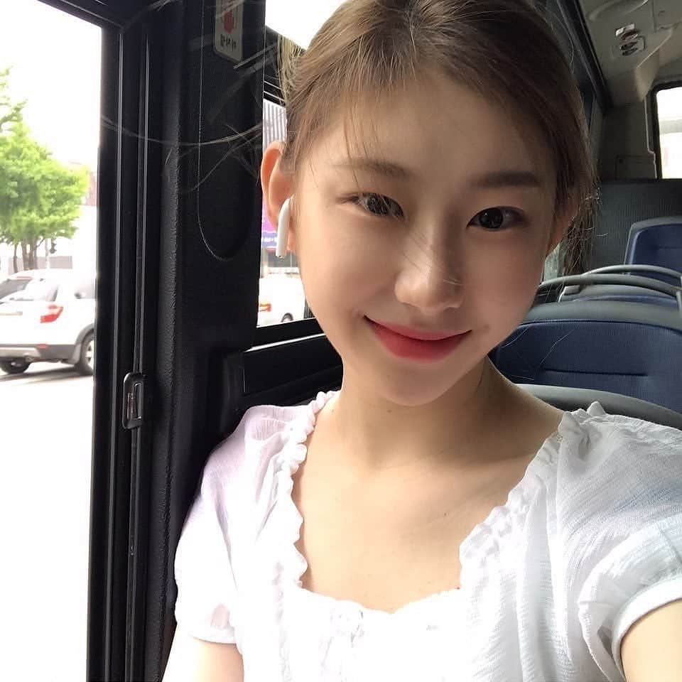 チェリョンさんのインスタグラム写真 - (チェリョンInstagram)「have a great day. ⛅️🍃」6月14日 15時56分 - chaeryeongs.itzy