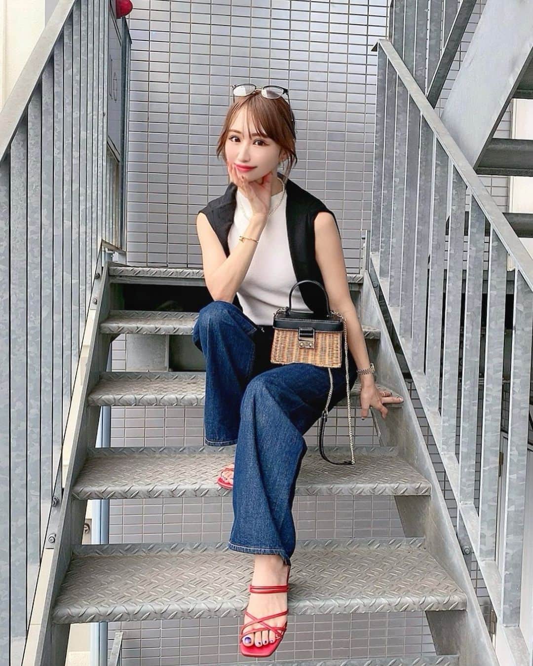 一ノ瀬恋のインスタグラム：「👓❤️#ootd   glasses @gucci  pierce @rocaill  cardigan @uniqlo  tops @mercuryduo_com  pants @gu_for_all_  sandal @grl_official  bag @zara   #fashion  #cood #coodinate  #30代ファッション  #30代コーデ  #ミディアムボブ #ボブヘアー  #イエベ春 #骨格ウェーブ #アクティブキュート #令和2年ベビー #男の子のママ  #プチプラファッション #grl #グレイル #uniqloコーデ  #gu  #zara」