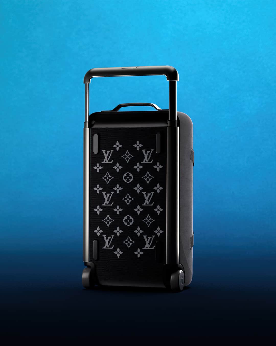 Louis Vuitton on X: The ultimate travel experience. Created in partnership  with designer Marc Newson, the Horizon Soft has a silhouette that exudes  casual elegance. Discover both sizes of the #LouisVuitton luggage