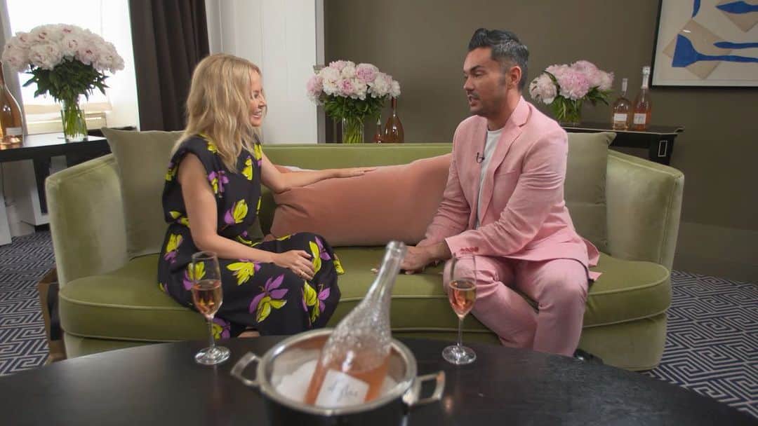 アンソニー・ラモスのインスタグラム：「Happy Pride!   What a delight to talk to the ultimate  icon @kylieminogue for @glaad about her unwavering support of the LGBTQ community and her delicious @kylieminoguewines which are now available here in the US!  She talks about her recipe for the ultimate #Pride Kiki, what her all-time favorite fashion moment is…and plus watch to the end to see what Kylie song we start singing 🥹🥂🏳️‍🌈🎤  #Pride #PrideMonth #LGBT #LGBTQ #kylieminogue #Kylie #Gay #Wine」