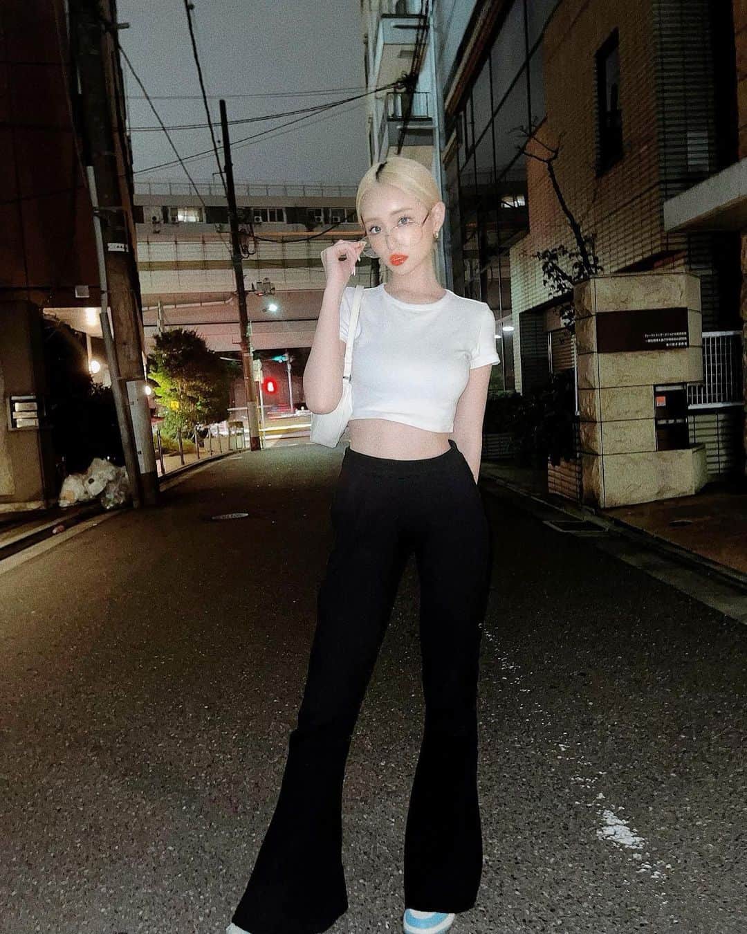 のインスタグラム：「久しぶりにこのメガネかけた🥸 前は毎日のようにかけてたなぁ〜👓」