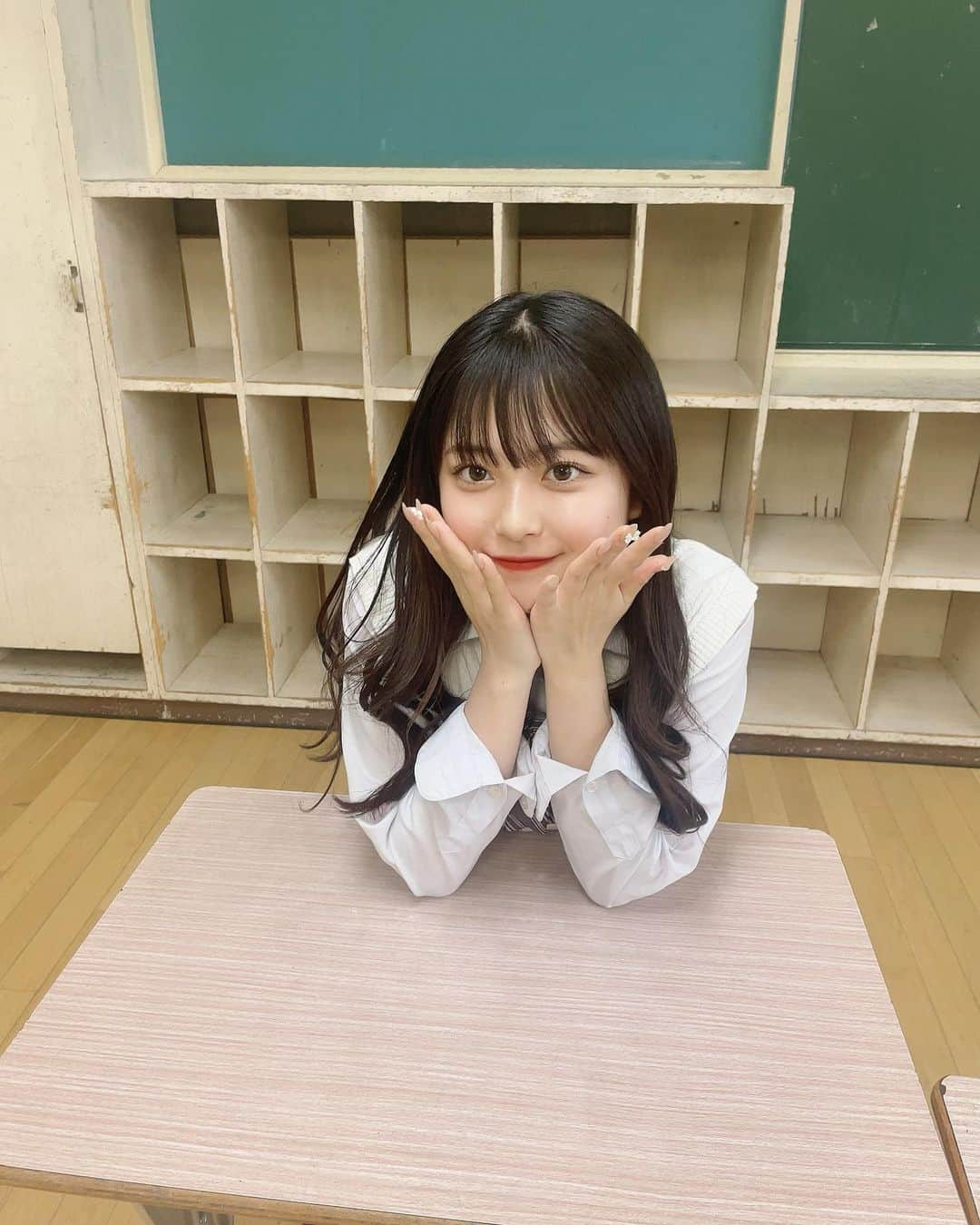 内山優花さんのインスタグラム写真 - (内山優花Instagram)「教室でとってみた📚🍃」6月14日 19時42分 - yuka3l7