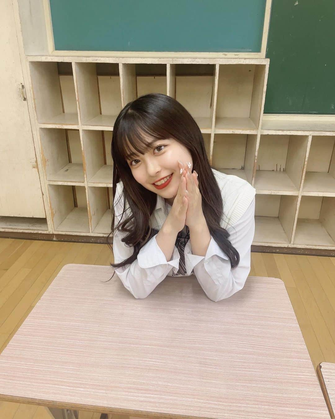 内山優花さんのインスタグラム写真 - (内山優花Instagram)「教室でとってみた📚🍃」6月14日 19時42分 - yuka3l7