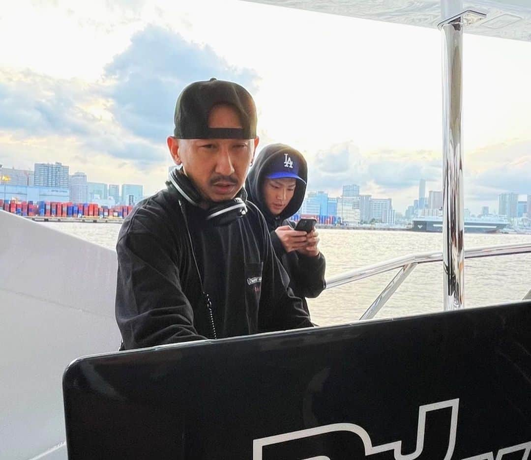 DJ RYOWさんのインスタグラム写真 - (DJ RYOWInstagram)「69PARTY🛳 06.09.2022  S/O to @ak69_official 🙏🎤🍾」6月14日 19時42分 - djryow