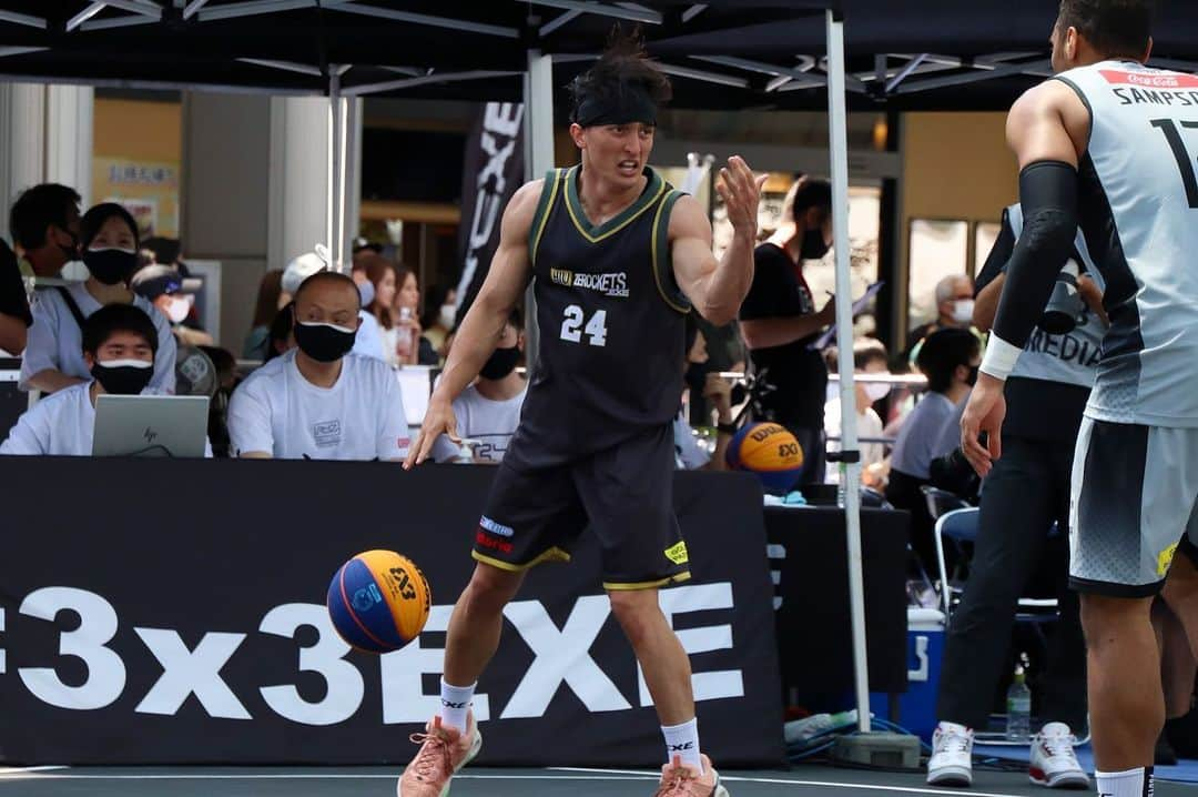 佐藤マクファーレン優樹さんのインスタグラム写真 - (佐藤マクファーレン優樹Instagram)「3x3 premier 2022  Round 2   ファンの皆様、応援や素敵な写真をいつもありがとうございます！ 皆様の声援は個人、そしてチームの後押しになってます✊  準決勝で負けて悔しかったですが沢山の方に拍手で見送って頂いて元気を頂きました。 次に繋がる力になります！ 感謝です🙏  Round 3 は 7/2です！🚀🏀 沢山の方に会場でお会いできるのを楽しみにしてます😉  *******************************  #tokyo #ballislife #basketball #fitness #l4l #halfjapanese #モデル #トレーニング #東京 #実業家 #フィットネス #バスケ  #愛犬家 #ハーフ #bリーグ #アスリート #3x3  #ダイエット #ナイキ #スニーカー　#スニーカーヘッズ  #ホリエモン #バイリンガル #英語 #佐藤マクファーレン優樹 #名古屋 #オアシス21」6月14日 20時16分 - yukisatomacfarlane