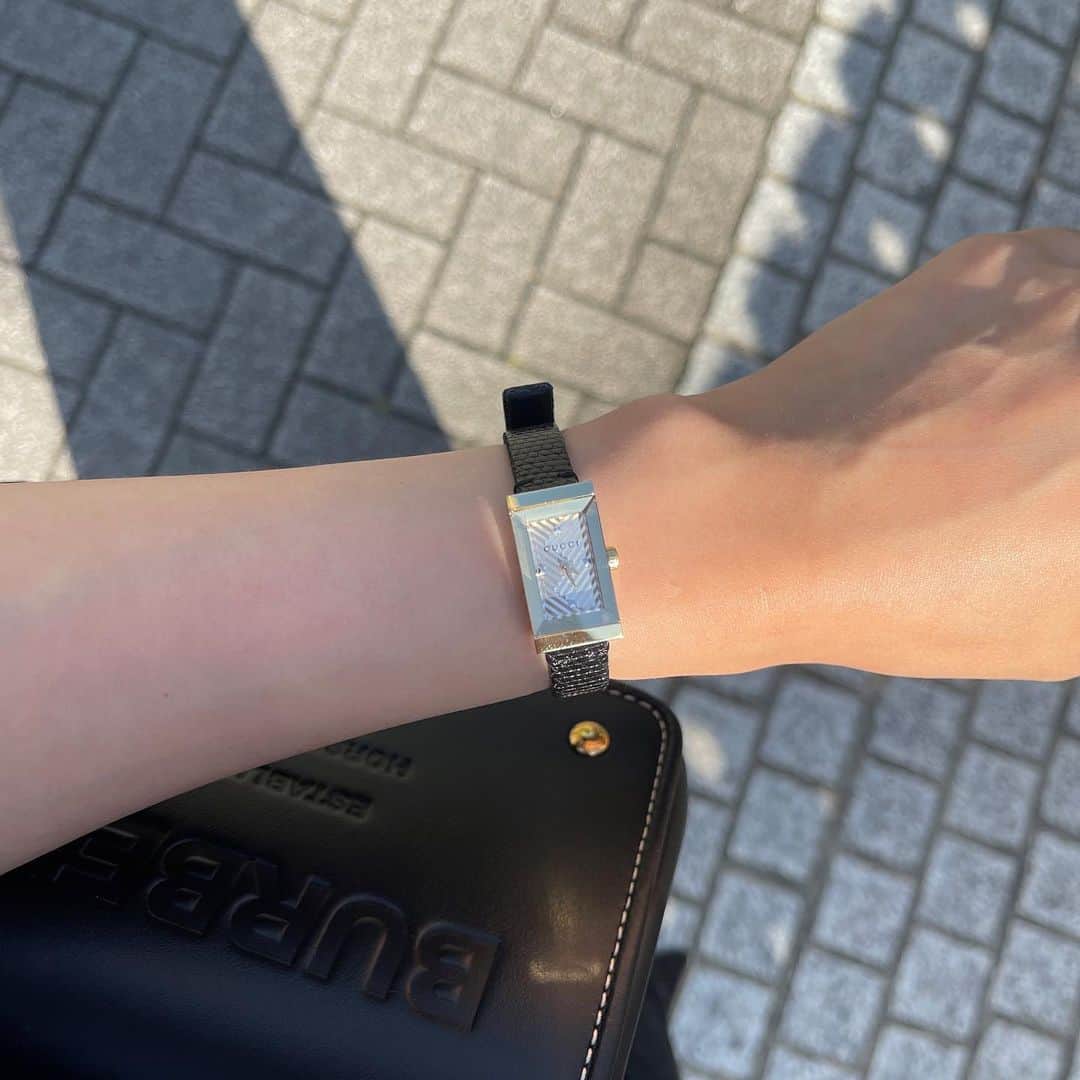高木由梨奈のインスタグラム：「新しい腕時計⌚️ アウトレットで半額だったから買っちゃった💓 細めのベルトの時計が欲しかったの✌︎ いい買い物できた🤭」