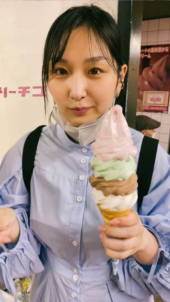 吉田実紀のインスタグラム：「次は10段試してみたいなぁ〜🍦  #食べる #みけちゃんの食レポ #みけちゃんの飯テロ #おいしかった #ソフトクリーム」