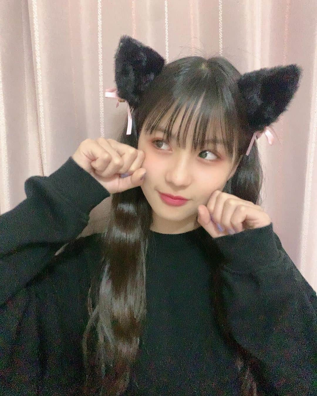 中田華月のインスタグラム：「今日寒かったー😀  #もうすぐテスト #いつも通りやばい #黒猫 #猫耳 #shein #jc2」