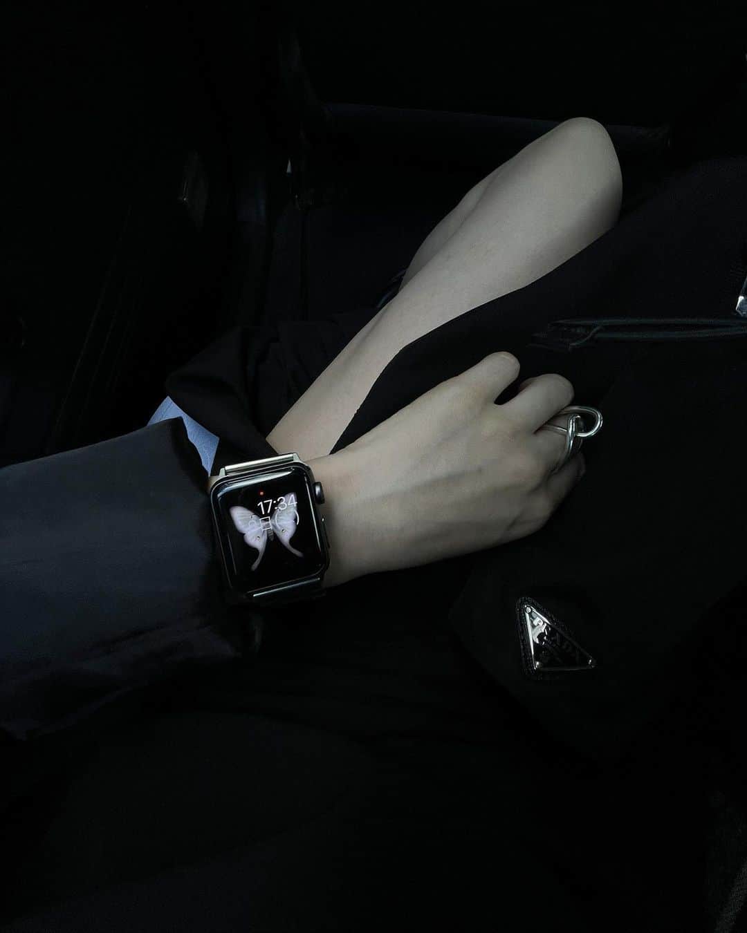 中村くるみのインスタグラム：「ƸӁƷ  昔よく使ってたApple Watch⌚️ 母にあげたのに全然使ってくれんかったから、笑 ベルト替えてまた私が使い始めてるんだけど、 古すぎてラインすら使えんの😂買い替えよっ」