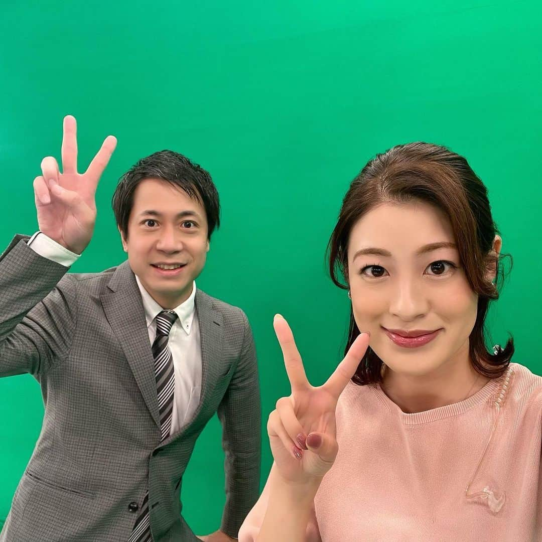 小宮山瑞季さんのインスタグラム写真 - (小宮山瑞季Instagram)「きのうときょうは小川アナウンサーとみんなの信州をお伝えしました😎✨  小川アナとは去年夏ぶり？の共演で、 ふたりともドキドキしながらの放送でした！(笑)  土曜はこれダネッ！でも大活躍の 小川アナウンサー！ ぜひそちらもご覧ください☺️🍀✨   #長野放送  #みんなの信州  #小川功二  #アナウンサー  #ありがとうございます  #ピース  #peace  #先輩  #かわいらしい  #土曜はこれダネッ  #チェック  #あすは  #松山航大  #アナです  #是非ご覧ください  #小宮山瑞季」6月14日 22時15分 - komiyama_mizuki