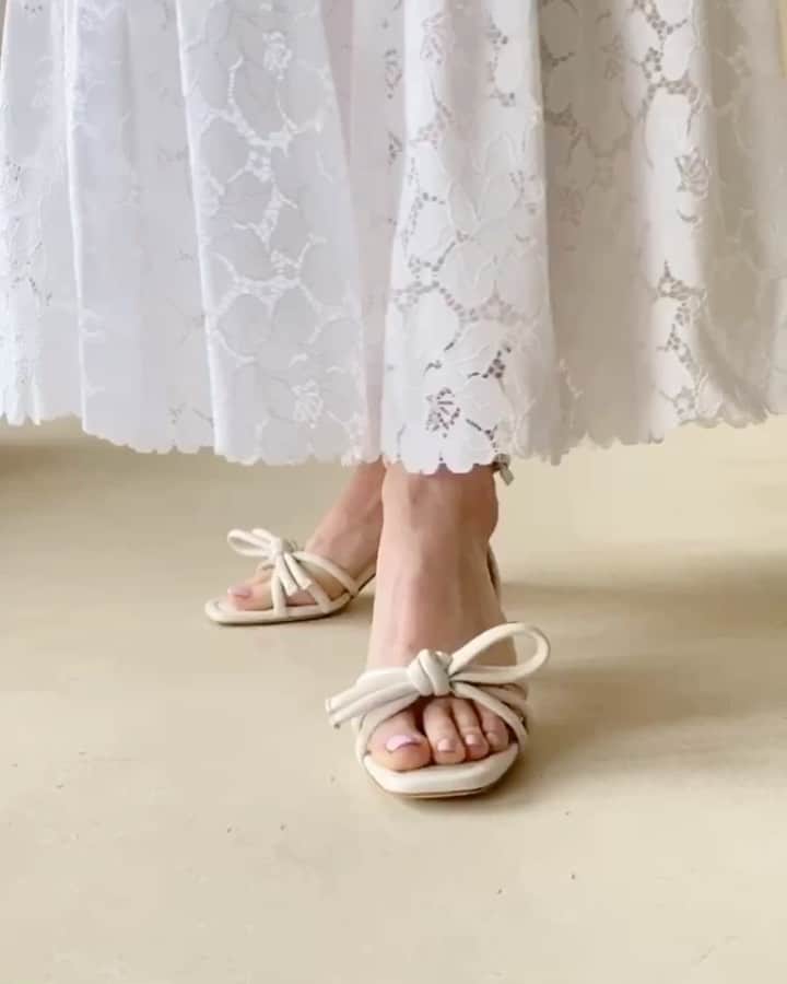 レフラーランドールのインスタグラム：「A moment with Mikel, the newest take on our much-loved top bow detail #loefflerrandall」