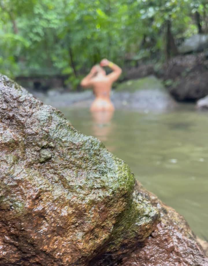 Sydney A Malerのインスタグラム：「Vaca mode ✅」