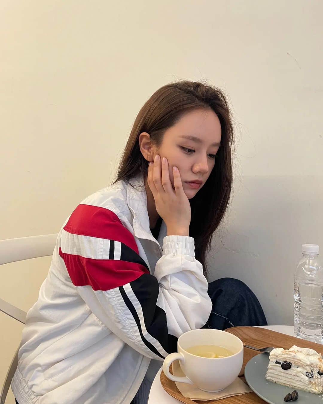 ヘリ のインスタグラム：「🤍🖤❤」
