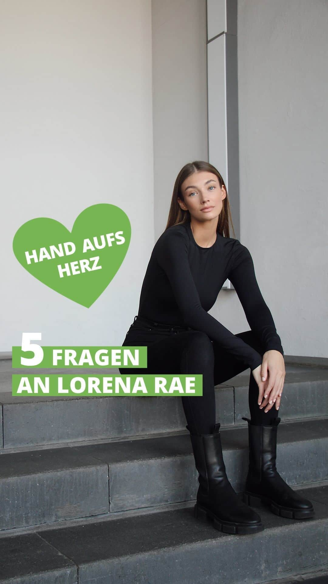 ロレーナ・ラエのインスタグラム：「Hand auf’s Herz - wovon hast du als Kind geträumt?  Diese und weitere ganz persönliche Fragen beantwortet @lorena, Model und Botschafterin der SOS-Kinderdörfer, in diesem Video!    📸: Vero Röckendorf  .  .  .  #soskinderdörfer #soskinderdoerfer #handaufsherz #persönliches #kindheit #hilfsorganisation #botschafter #botschafterin #model #fotomodel #promi #interview」