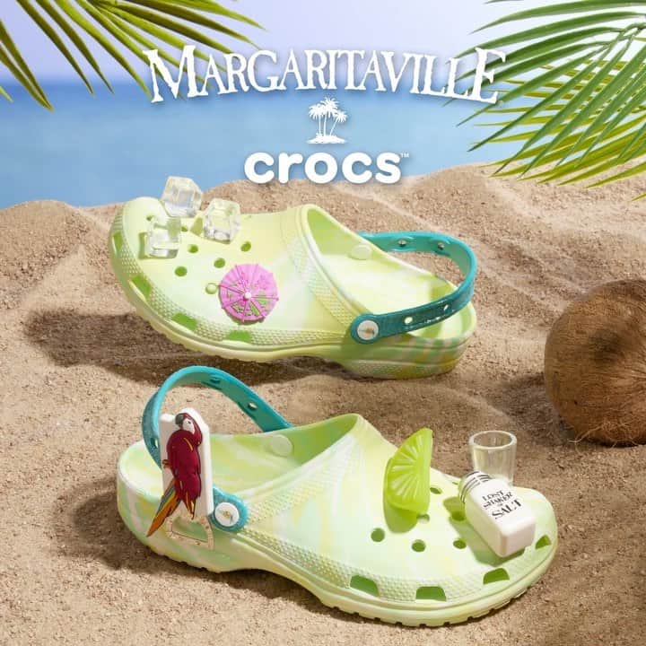 クロックスのインスタグラム：「Sun, sand, Classic Margaritaville Clogs – sounds like a recipe for paradise to us! Take the comfy trip to the link in the bio. ​  Margaritaville X Crocs is sold out at crocs.com. Check select Crocs retail stores for availability.」
