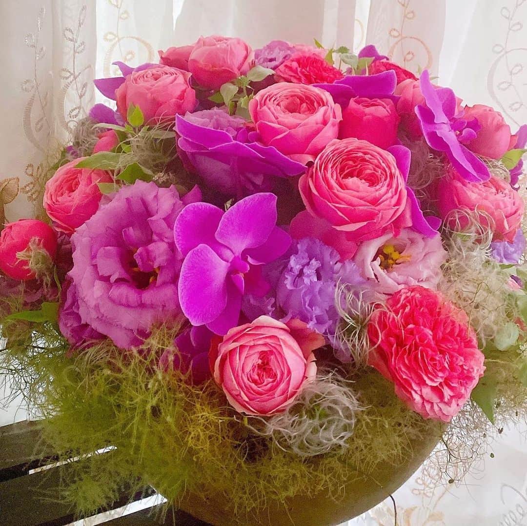 のインスタグラム：「From TBS! Thank you💐 #マイファミリー #myfamily #花のある暮らし  #花ブーケ #lifewithflowers」
