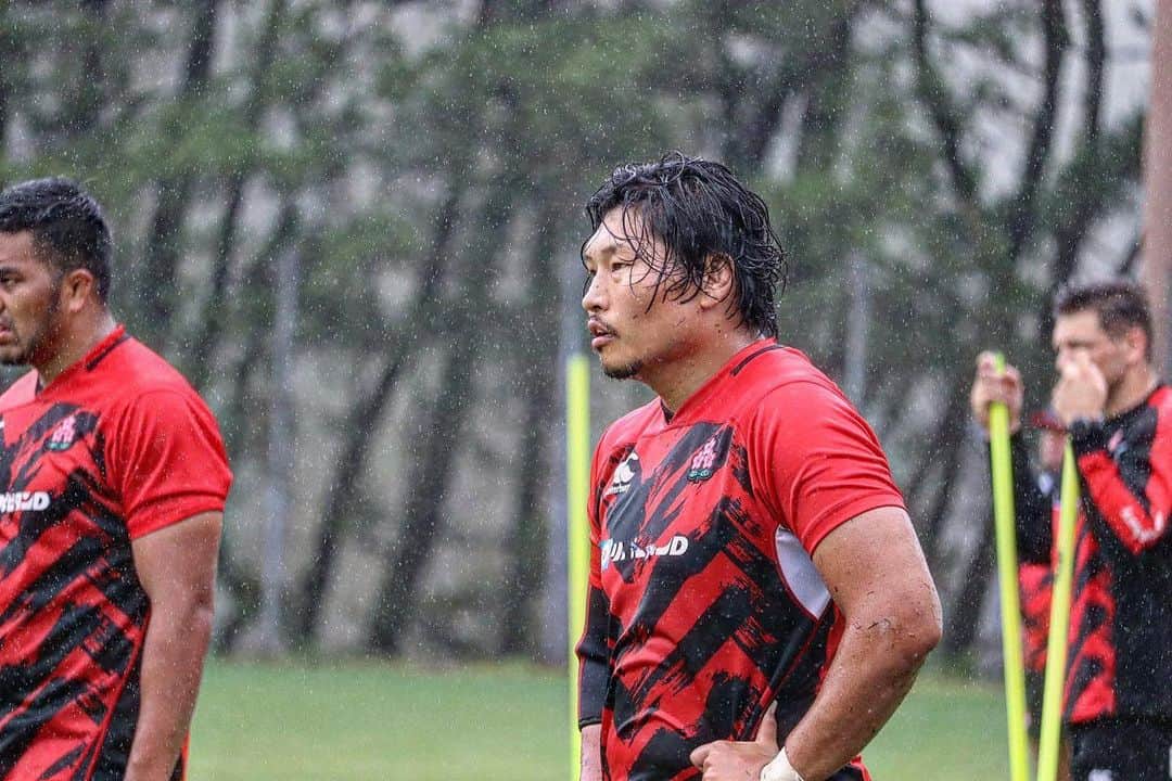 稲垣啓太のインスタグラム：「日本代表宮崎合宿  雨が降り続けている。 泥水啜ろうがやる事はやる。」