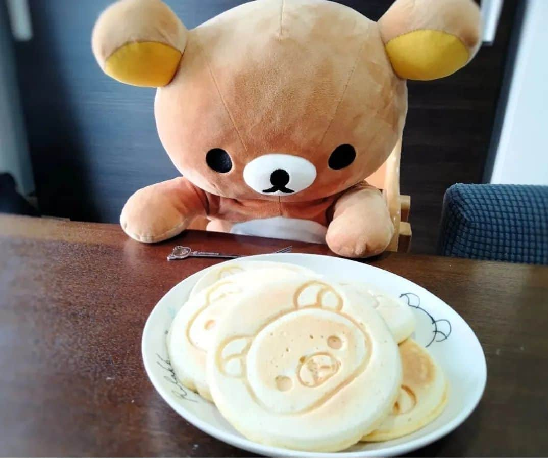 Rilakkuma US（リラックマ）さんのインスタグラム写真 - (Rilakkuma US（リラックマ）Instagram)「Rilakkuma is having a little pancake snack today! @rin_mofu_mofu snapped this deliciously cute pic!  #rilakkumaus #rilakkuma #sanx #kawaii #cutefood #charaben #リラックマ #サンエックス #キャラ弁」6月15日 8時19分 - rilakkumaus