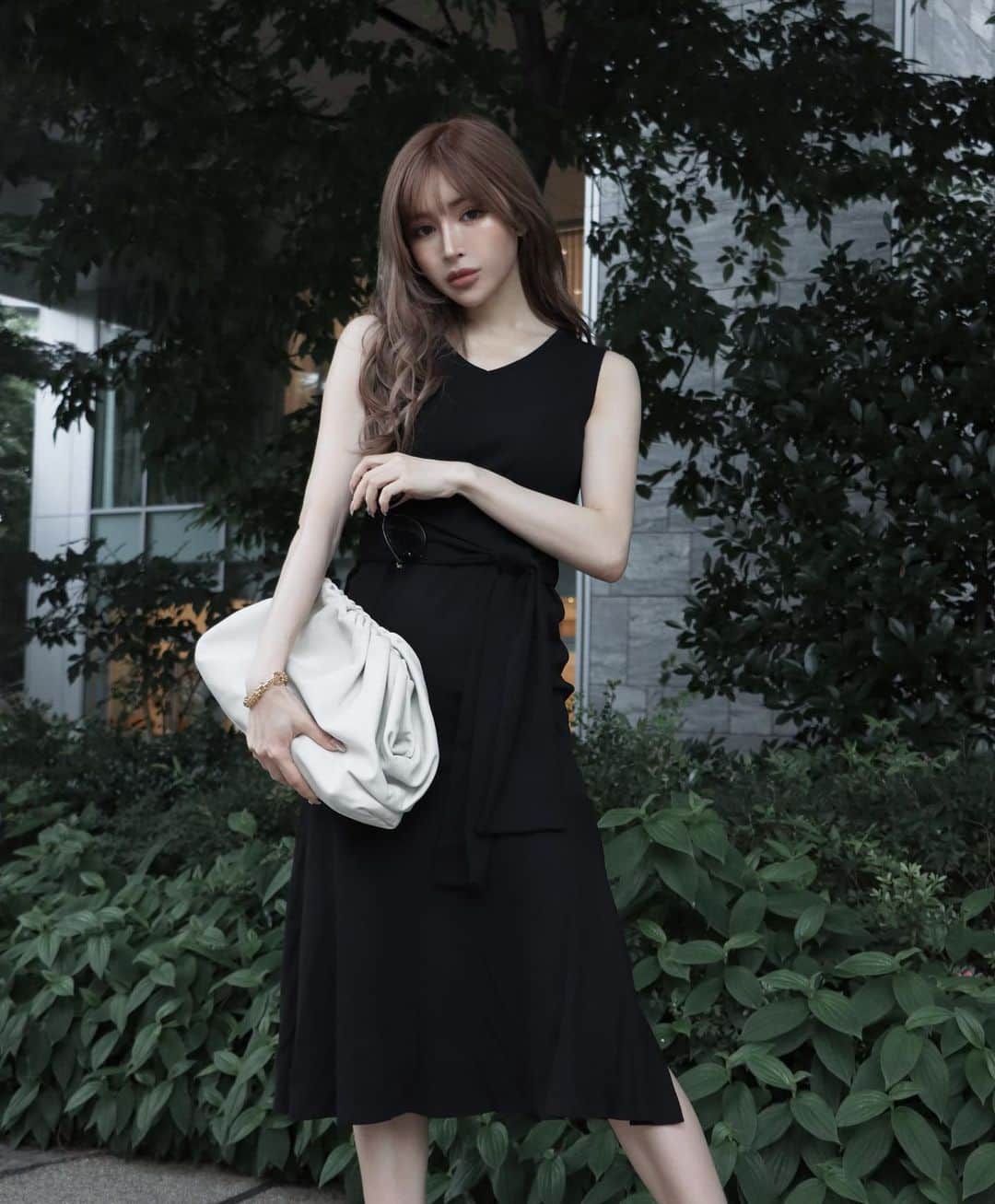 のインスタグラム：「♡お知らせ♡  本日6/15しまむらさんで展開されているレディースブランド「Lespoir」さんと私のコラボ商品が発売となりました🥰🎉  共同でデザインや修正を重ねて、丈感や着た時の形の綺麗さ、シャツのプリントや刺繍にこだわったアイテム達を揃えました❤️🥺  特に1枚目のサイドスリットのマーメイドワンピは激推し🫶🏻 オーバーサイズのシャツは男女兼用です♡👫  アイテム数とカラバリが多いので、私のYouTubeチャンネルで全て着用しているLOOK BOOK動画の方もぜひご覧くださいませ🙆‍♀️💕  10代から知っているしまむらさんとコラボ商品を作らせて頂けてとても嬉しかったです🙏🏻🥹 ありがとうございます！✨  本日から一部のしまむらさんの店舗、オンラインストアにて発売開始となりましたので、ぜひチェックして頂けましたら幸いです☺️❣️  #しまむら #しまスタ #lespoir #しまむらコーデ #ゆんころ」
