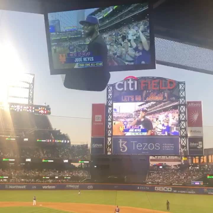 ホセ・レイエスのインスタグラム：「I’m always at home when I’m with my @mets fans. Love you guys!」