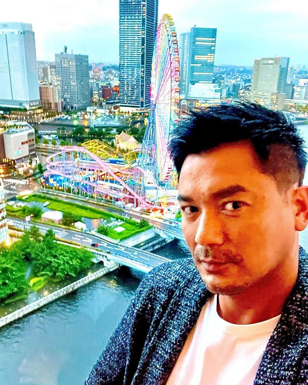 中村譲のインスタグラム：「両親のアテンドで横浜へ🎡  和食希望と言う事で なだ万にてお食事🍣  景色よし！味よし！元気よし！  親孝行は親が生きてる間に👍 #横浜 #みなとみらい #横浜グランドインターコンチネンタルホテル  #なだ万  #親孝行  #贅沢な時間  #yokohama #intercontinentalhotel #niceview #filialpiety #healthyfood #dinner #luxury #enjoy #travelphotography #thankyou #mom #dad」