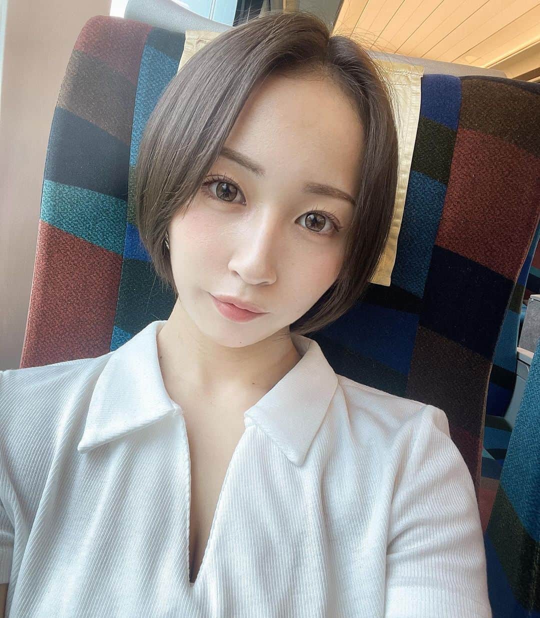 高橋美憂のインスタグラム：「最近の🤳🏻  #自撮り  #ショートカット」