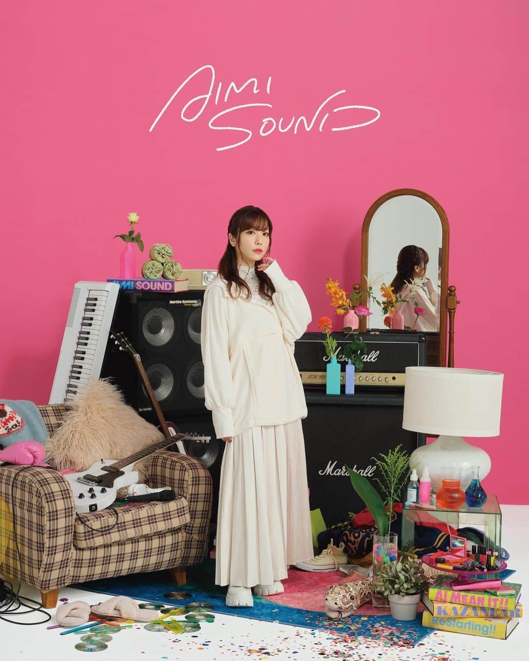 愛美のインスタグラム：「#AIMISOUND✨ こだわりのアルバムが完成しました✨ 特典の写真集のお洋服めちゃ可愛いのでぜひゲットしてくださいね〜🥺💜」