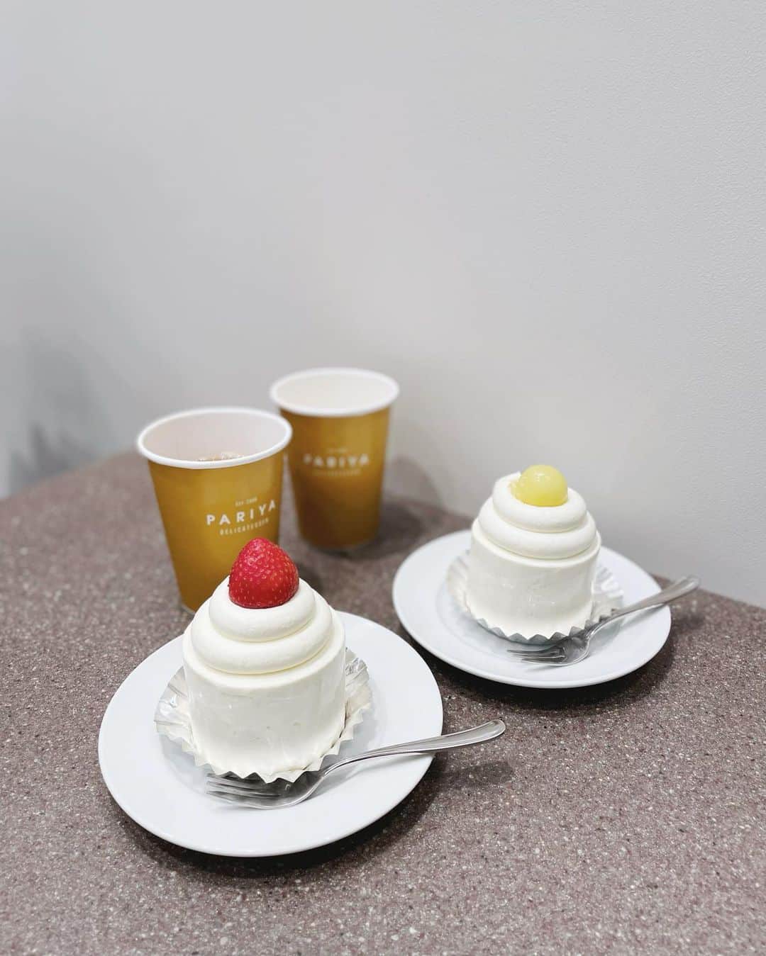 ハンナミのインスタグラム：「🍓🍈🥤  この前食べた PARIYAのケーキおいしかった :)」