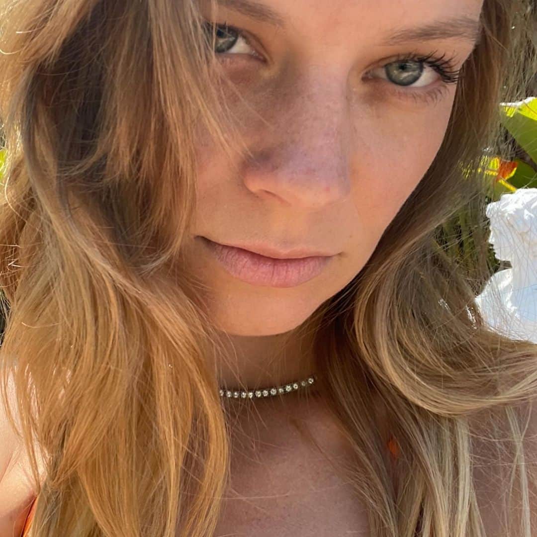 Lexi Bolingのインスタグラム：「☀️☀️☀️」