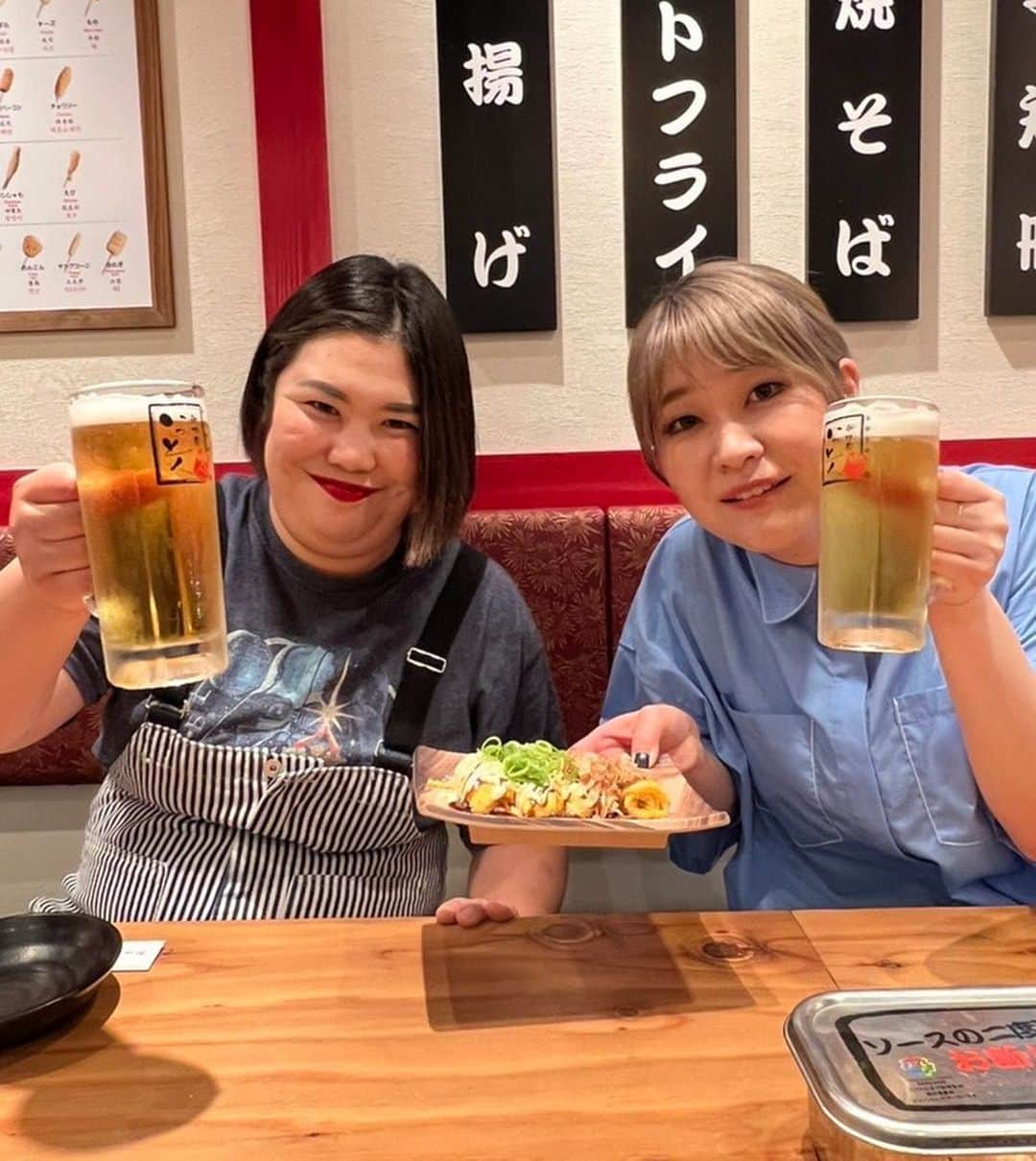 熊元プロレスさんのインスタグラム写真 - (熊元プロレスInstagram)「新世界串カツいっとく道頓堀店さんに行ってきました＼(^^)／  @ittokushinsekaikushikatsu 肉の割合が有難いどて焼き、卵ふわふわのチーズとんぺいでまずビールを飲んで完全に胃を開かせてからの串カツ(＾ｰ^)最高！ オススメは牛、豚ヘレ、チーズ、紅しょうが、アスパラ一本揚げ、茄子、海老、ささみしそ巻き、ウインナー、ミニトマト、なんといっても丸々一個をそのまま揚げた玉子です！！！ 串カツの衣が薄くサクサクなのでペロリといけてまう！！ 次は気になってたけど泣く泣く泣く断念した焼きそば食べに行かせていただきます！！！ 夜はもちろん昼飲みにも最高！！！！ ご馳走さんでした！！！  #新世界串カツいっとく #pr #道頓堀串カツ #大阪観光#リアルゴールド置いてるよ」7月14日 12時36分 - kumamoto.pro