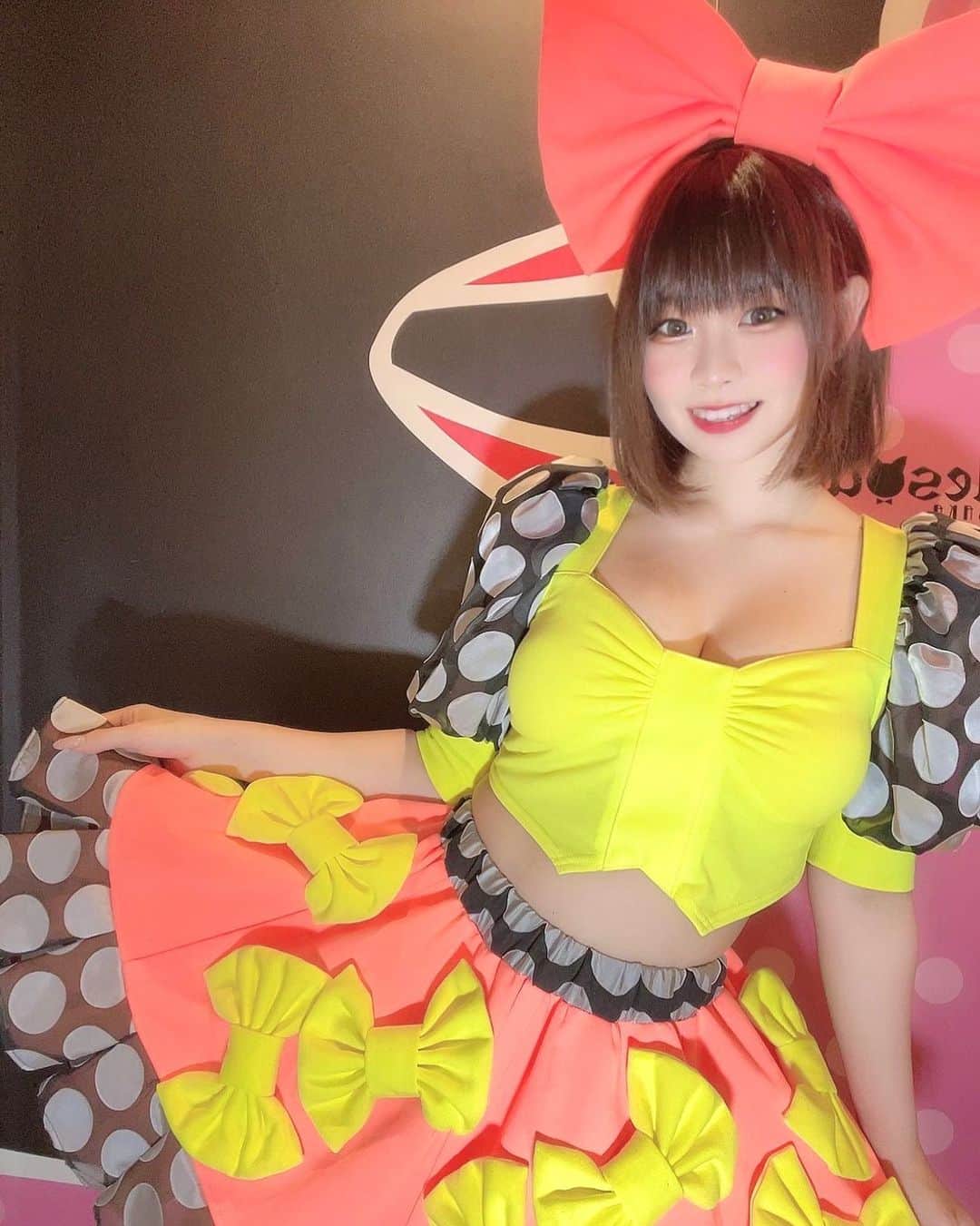 えれなのインスタグラム：「🍓🍼７月１４日（木）🍓🍼  １部👉フォロミー👑WWT👑 ２部👉TWICE👑 ３部👉ラブレボ👑WWT👑  今日はセンターがいっぱい！ こんなセンターがいっぱいな日って あんまりない気がする😳💘  今日はイベント後で ゆったりお話も出来ると思うので 是非、遊びに来てください😌💕 . . #バーレスク大阪#バーレスク大阪えれな  #バーレスク#バーレスク東京 #北新地#大阪観光  #ショートカット  #ショートヘア#ショートヘアー女子  #童顔女子#ロリ#キャバ嬢 #アイドル#ショークラブ #ロリ巨乳#ショーパブ #グラビア撮影 #ロリ顔 #大阪#梅田#ショートヘアー  #グラドル自撮り部 #童顔巨乳 #エンタメ活動を止めない  #burlesque#burlesqueosaka #burlesquetokyo#gravureidol  #gravure#japanesegirl」