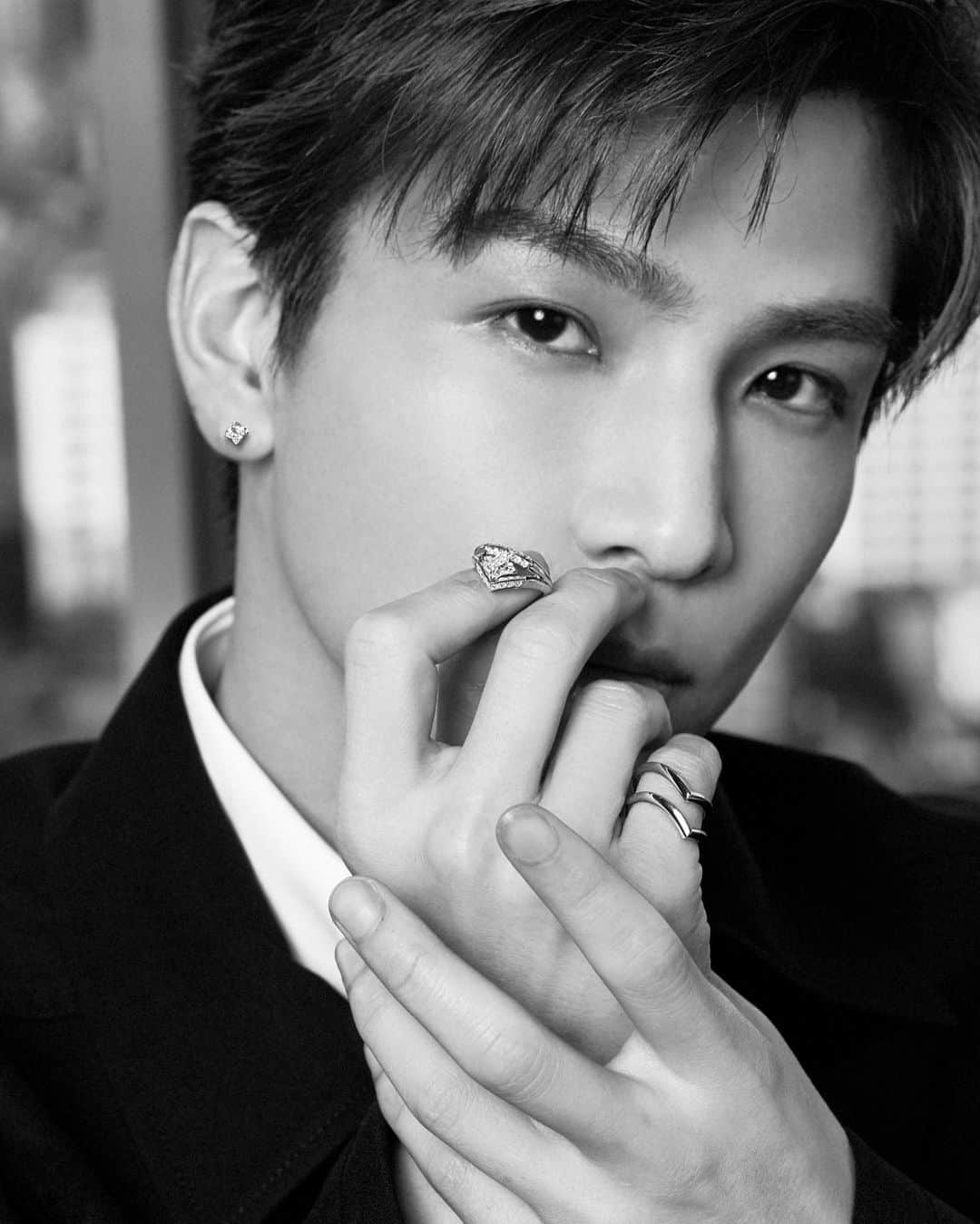のインスタグラム：「LV Diamonds💍  @louisvuitton   ルイ・ヴィトンから新作ファインジュエリーコレクション 「LV ダイヤモンド」が７月１５日に発売。 リングやピアス、ペンダントなど、特別なシーンだけでなくデイリーでも楽しめるアイテムが揃うそうなので、ぜひチェックしてみて下さい。  #louisvuitton  #LVDiamonds」