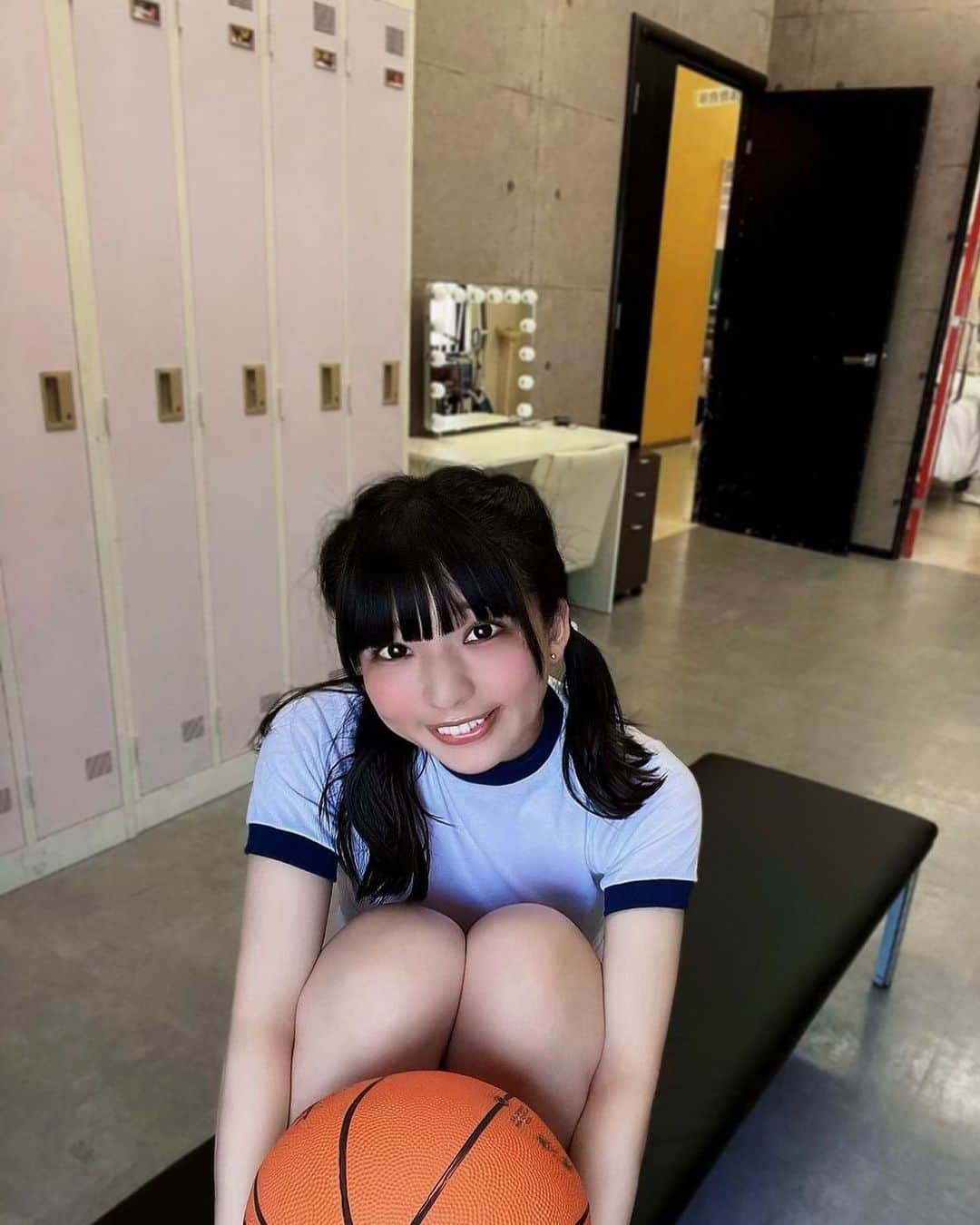 橘あかりのインスタグラム：「この前は学校撮影会ありがとうございました🏫👧🏻🍭！！  次の学校撮影会は8/11(木)㊗️です！ 屋上で出店とかがでて夏祭りみたくするかんじなのでぜひきてもらえたら嬉しいです🏫🍧👧🏻 夏だぁぁぁぁ！とか思ってたんだけど、最近なぜか梅雨っぽいよ〜😵‍💫 まいっか🤗☀️ ・ ・  #cosplay #体操着  #japnesegirl #japanesemodel #japan_of_insta  #グラドル  #偶像　#gravureidol #아이돌 #여성돌 #cute #被写体 #model #girl #여성돌 #아이돌 　  #animegirl #portrait #portraitphotography #攝影 #人像攝影　#丸顔」