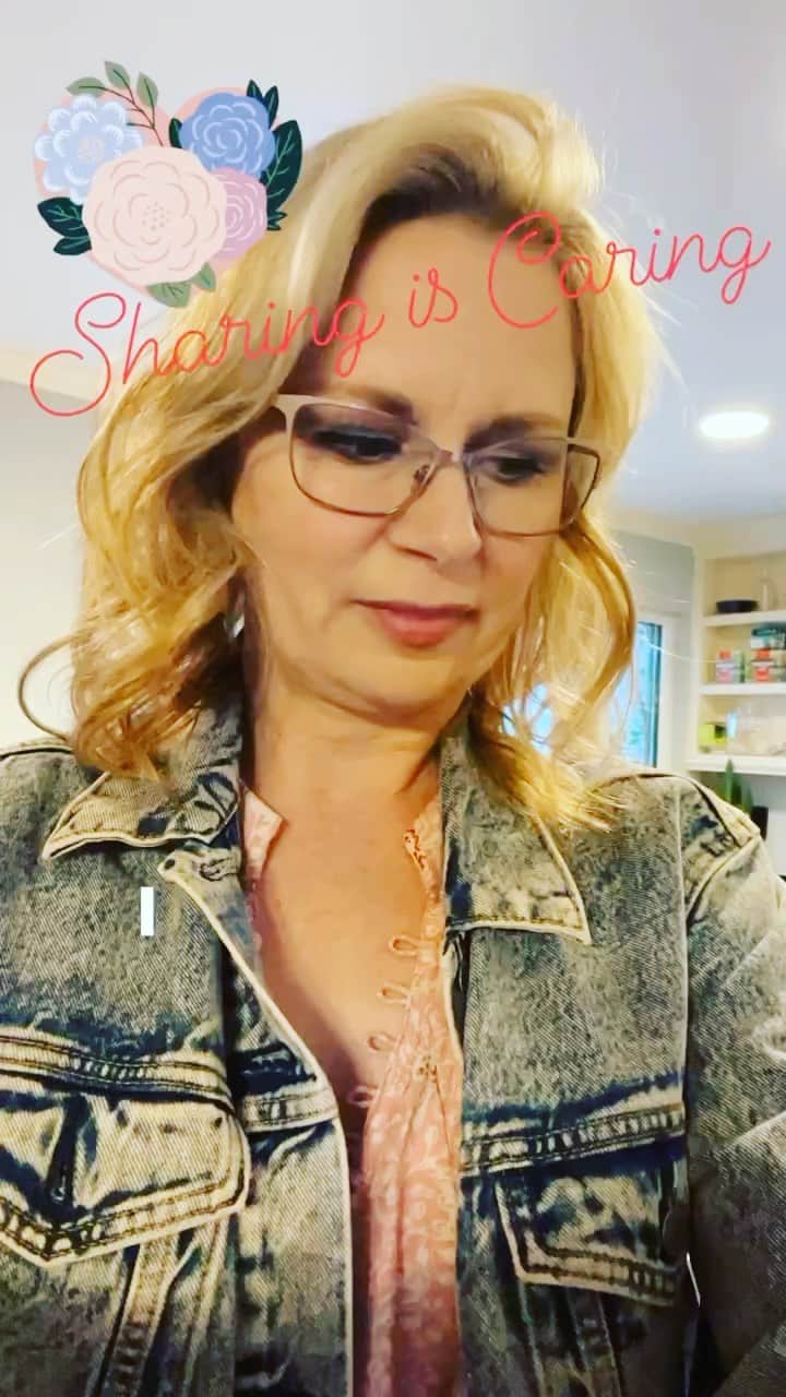 メアリー・リン・ライスカブのインスタグラム：「Has anyone else done this? I hope not」