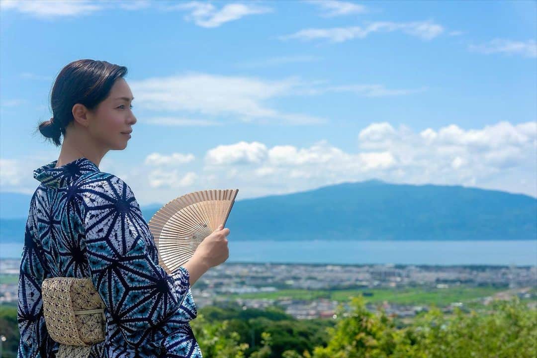 川原亜矢子のインスタグラム：「Summer has come🐠 #shizuoka #shiga #kyoto #kimono #trip #highway #静岡 #滋賀 #京都 #サービスエリア #着物 #浴衣 #有松絞り #旅 #夏休み」